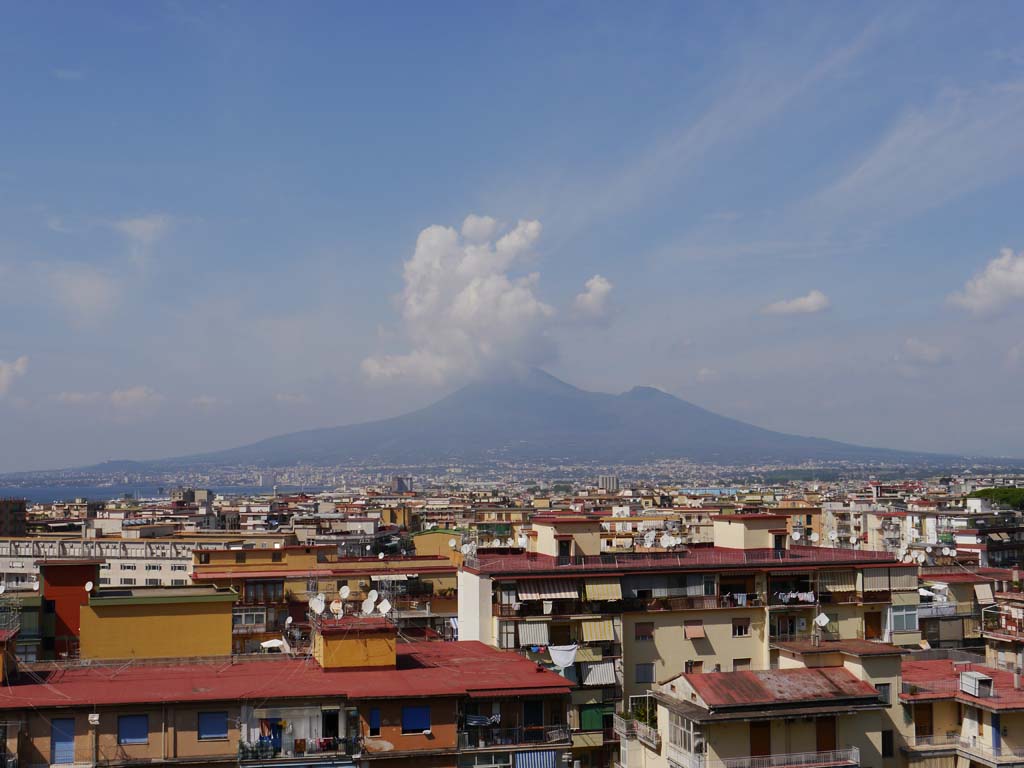 Vesuvius, September 2018. Photographed from Castellamare di Stabia.
Foto Anne Kleineberg, ERC Grant 681269 DÉCOR.
