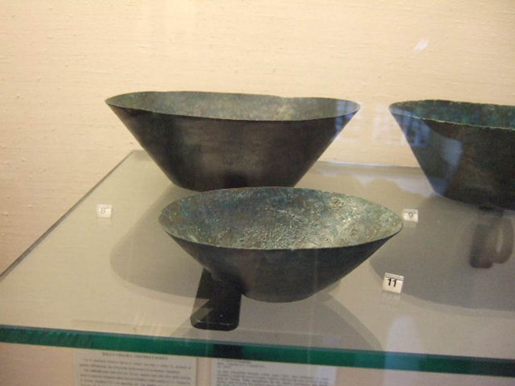 I.2.10 Pompeii. Found in atrium. Bronze bowls. Now in Naples
Archaeological Museum. Inventory numbers: 110068 and 110069.