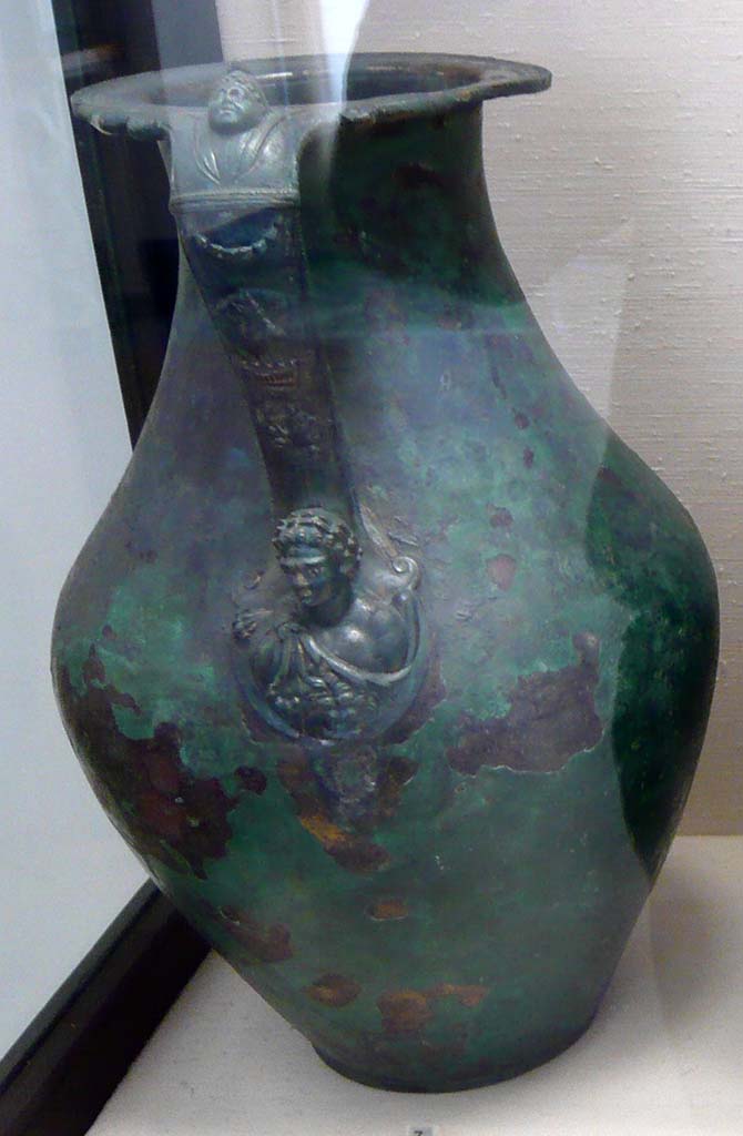 I.2.10 Pompeii. Bronze jug found in atrium.
Now in Naples Archaeological Museum. Inventory number 109701.