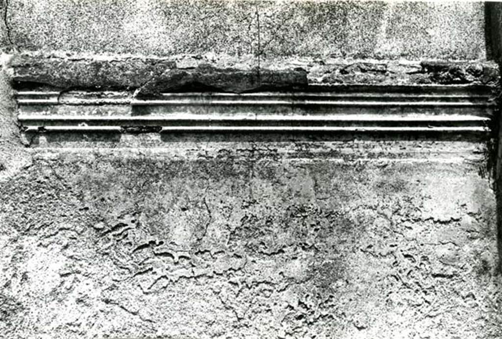 I.2.10 Pompeii. 1972. House, NE of atrium, E wall, detail of cornice. Photo courtesy of Anne Laidlaw.
American Academy in Rome, Photographic Archive. Laidlaw collection _P_72_10_3.