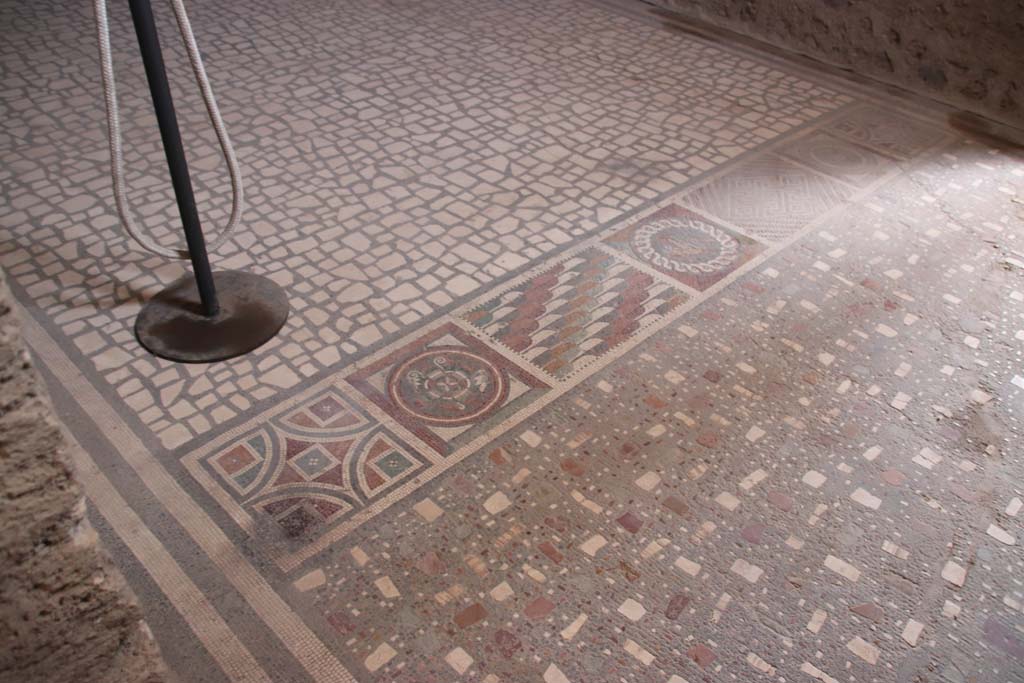 I.6.2 Pompeii. September 2019. Detail of flooring. Photo courtesy of Klaus Heese.