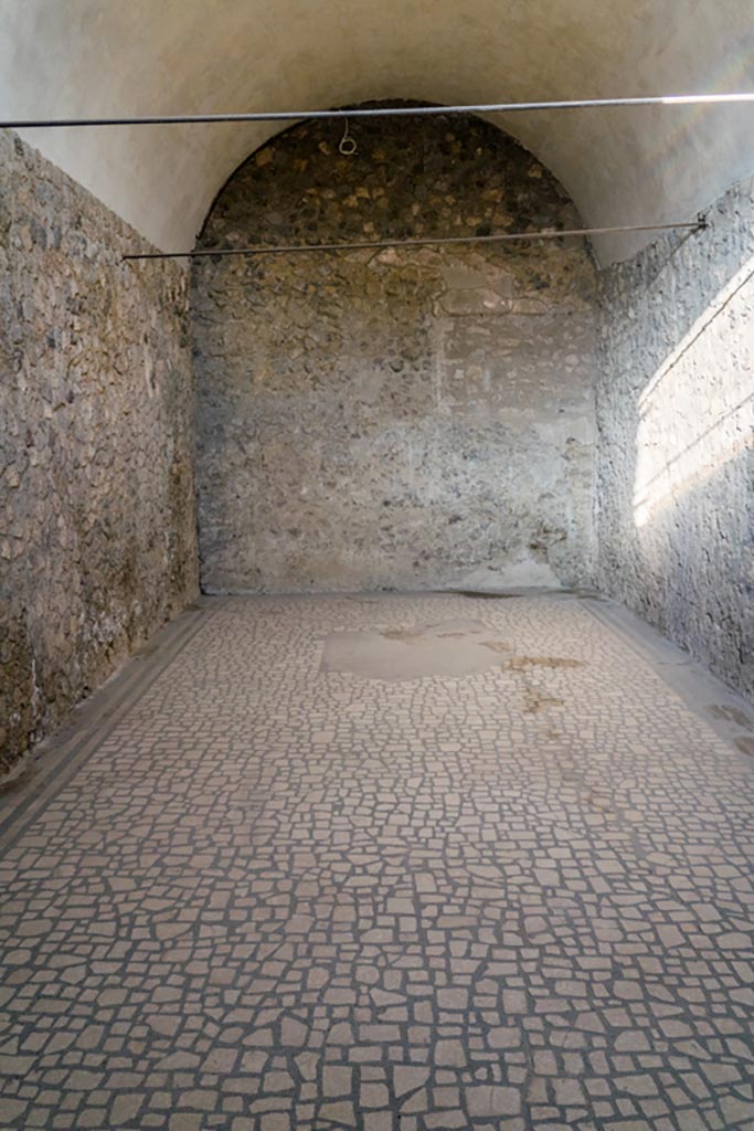 I.6.2 Pompeii. October 2023.
Looking east across the flooring of oecus/triclinium in south-east corner. Photo courtesy of Johannes Eber.