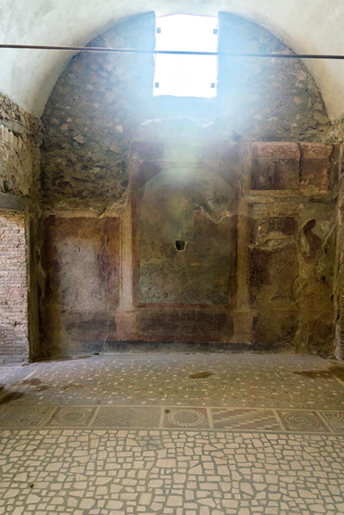 I.6.2 Pompeii. October 2023.
West end of oecus/triclinium in south-east corner of the east wing. Photo courtesy of Johannes Eber.
