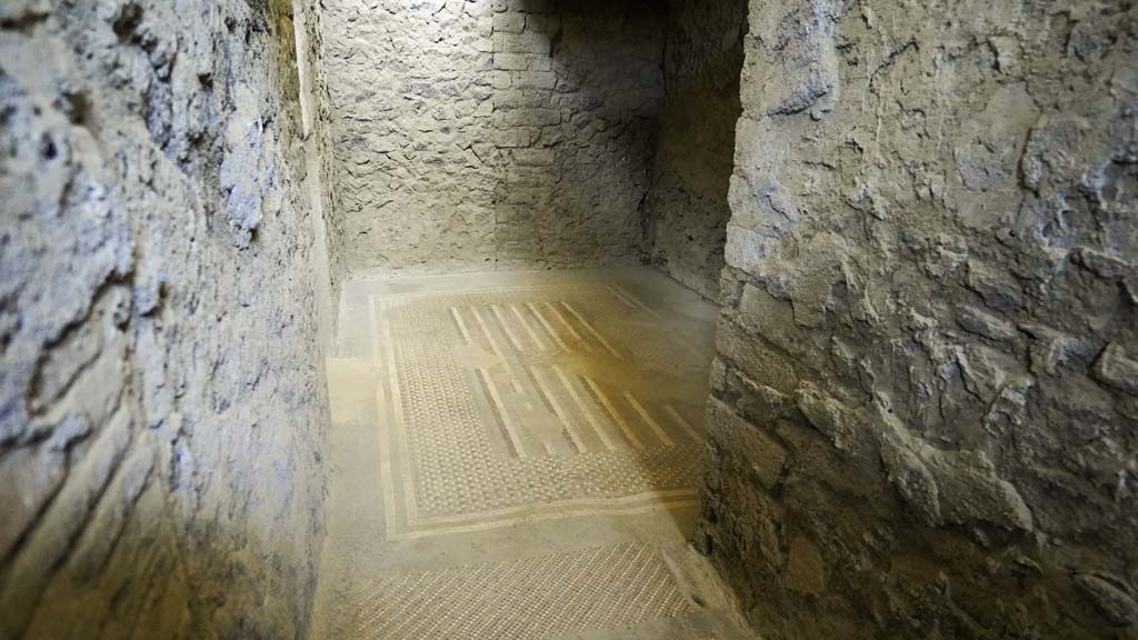 I.6.2 Pompeii. August 2021. Looking east in anteroom, apodyterium or changing room. Photo courtesy of Robert Hanson.