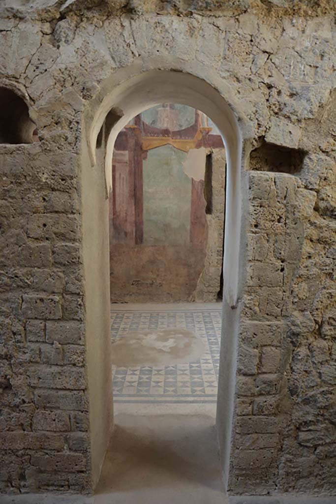 I.6.2 Pompeii. September 2019. Looking north through arched doorway into frigidarium.
Foto Annette Haug, ERC Grant 681269 DCOR.
