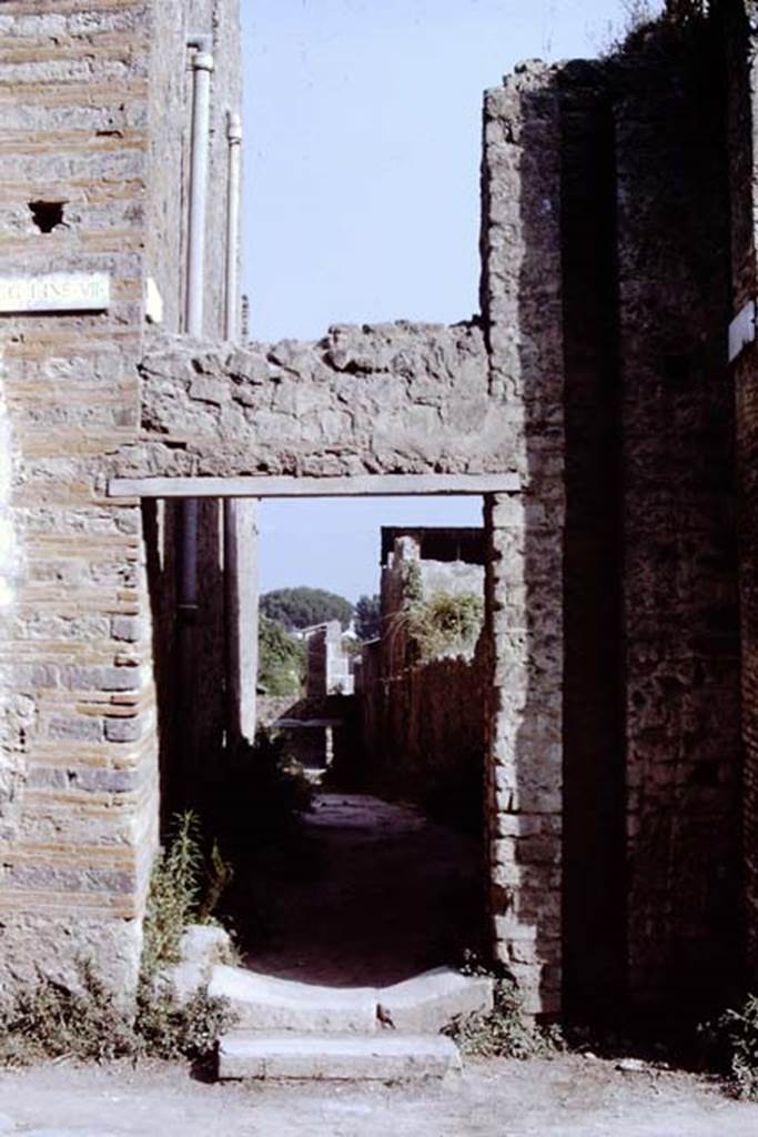 I.7.1, on left. Looking south along Vicolo di Paquius Proculus. I.6.2 on right. Pompeii, 1968. Photo by Stanley A. Jashemski.
Source: The Wilhelmina and Stanley A. Jashemski archive in the University of Maryland Library, Special Collections (See collection page) and made available under the Creative Commons Attribution-Non Commercial License v.4. See Licence and use details.
J68f0646