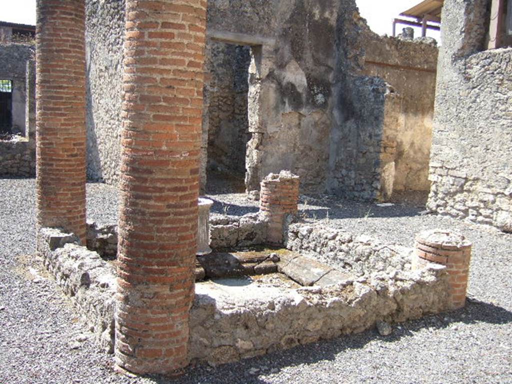 I.6.2 Pompeii. May 2006. Impluvium in atrium.