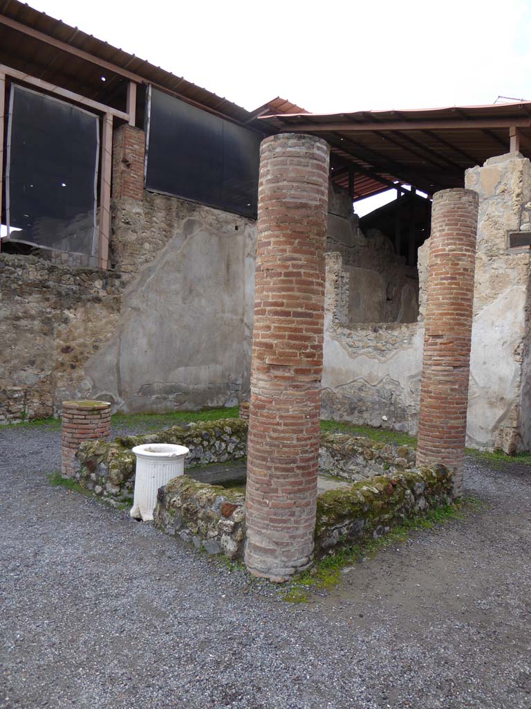I.6.2 Pompeii. January 2017. Looking north-west across impluvium in atrium.
Foto Annette Haug, ERC Grant 681269 DÉCOR.