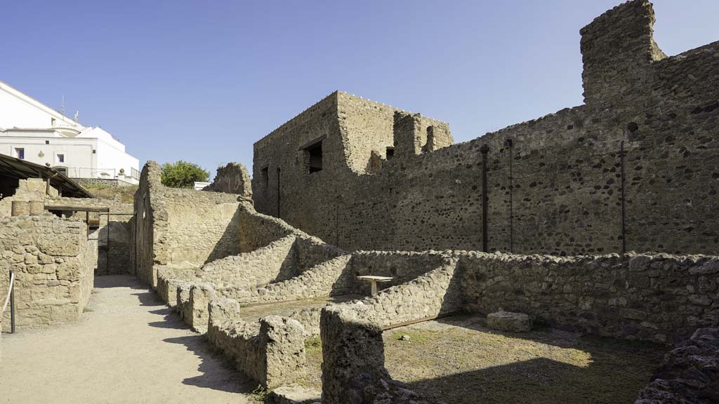 .6.2 Pompeii. August 2021. Looking north along rooms on east side of atrium. Photo courtesy of Robert Hanson.