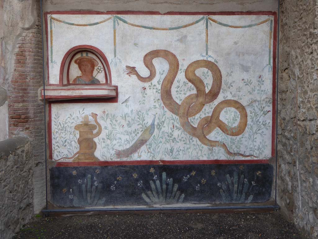 I.6.2 Pompeii. January 2017. Painted lararium on west wall near portico.
Foto Annette Haug, ERC Grant 681269 DÉCOR.