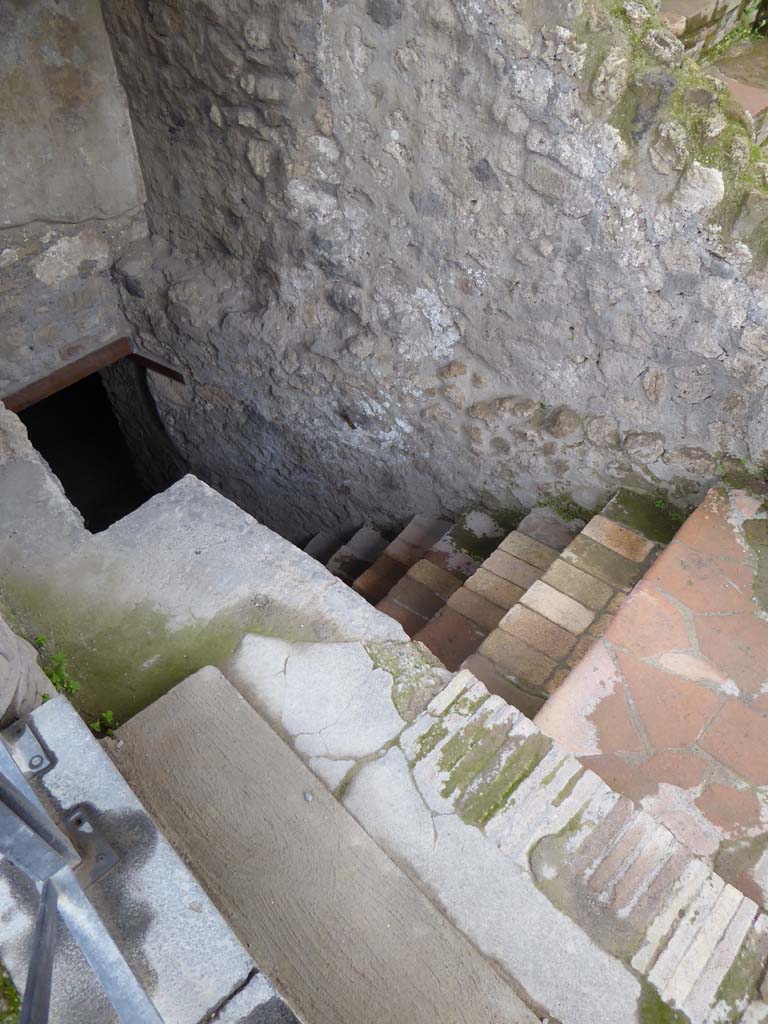 I.6.2 Pompeii. January 2017. Steps down to cryptoporticus.
Foto Annette Haug, ERC Grant 681269 DÉCOR.