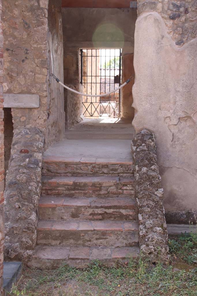 I.6.2 Pompeii. September 2019. Stairs upto loggia overlooking the large garden.
Photo courtesy of Klaus Heese.