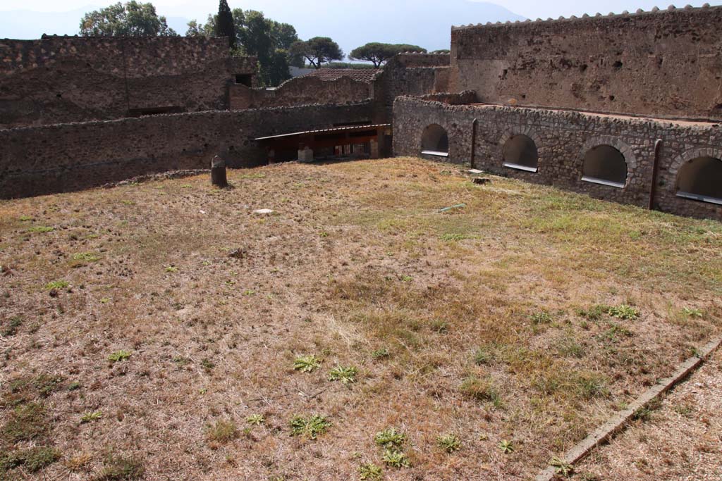 I.6.2 Pompeii. September 2019. Looking south-west across garden from summer loggia.
Photo courtesy of Klaus Heese.