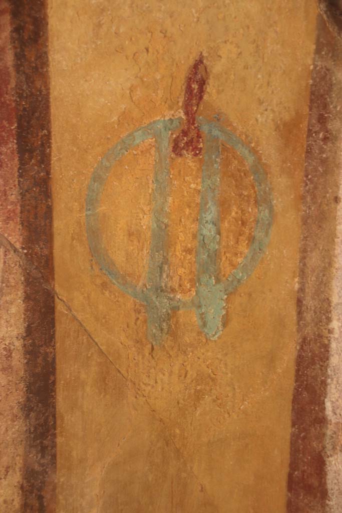 I.6.2 Pompeii. September 2019. Detail of painted decoration from west end of south wall.
Photo courtesy of Klaus Heese.