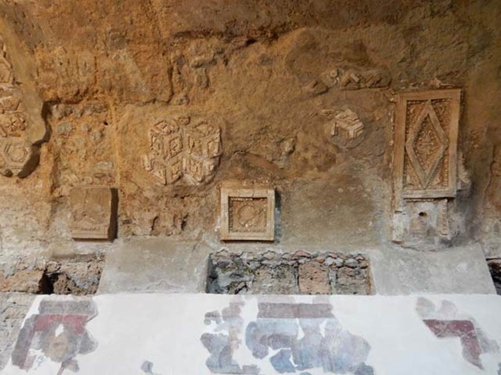 I.6.2 Pompeii. May 2016. Stucco ceiling above north wall of north wing. Photo courtesy of Buzz Ferebee.