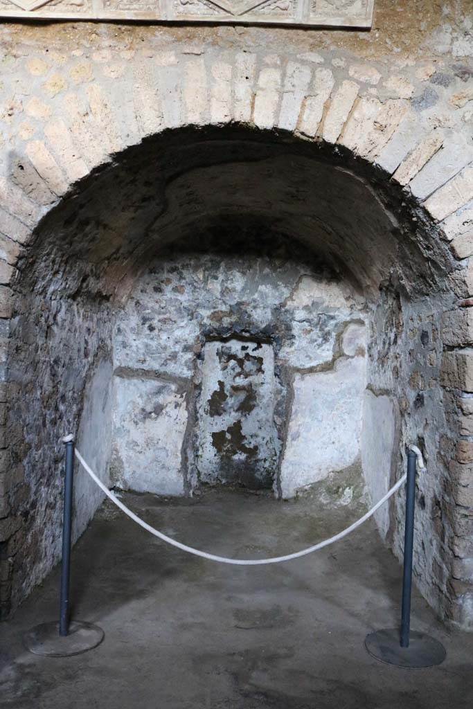 I.6.2 Pompeii. December 2018.
Alcove in north wall of north wing of cryptoporticus. Photo courtesy of Aude Durand.