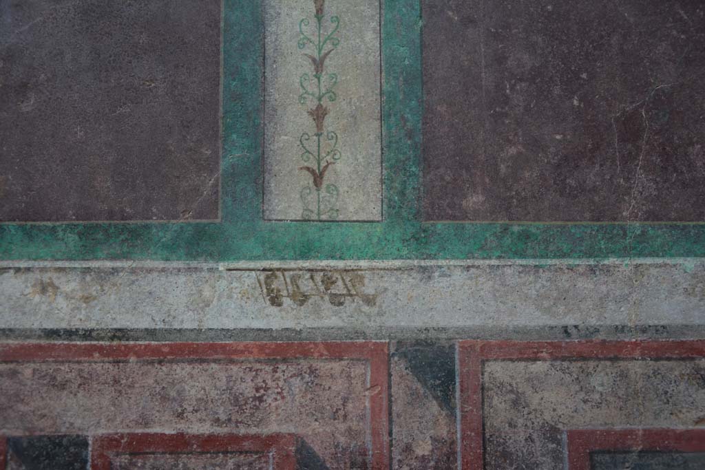 I.6.2 Pompeii. March 2019. Painted detail from lower west wall of west wing of cryptoporticus.
Foto Annette Haug, ERC Grant 681269 DÉCOR.
