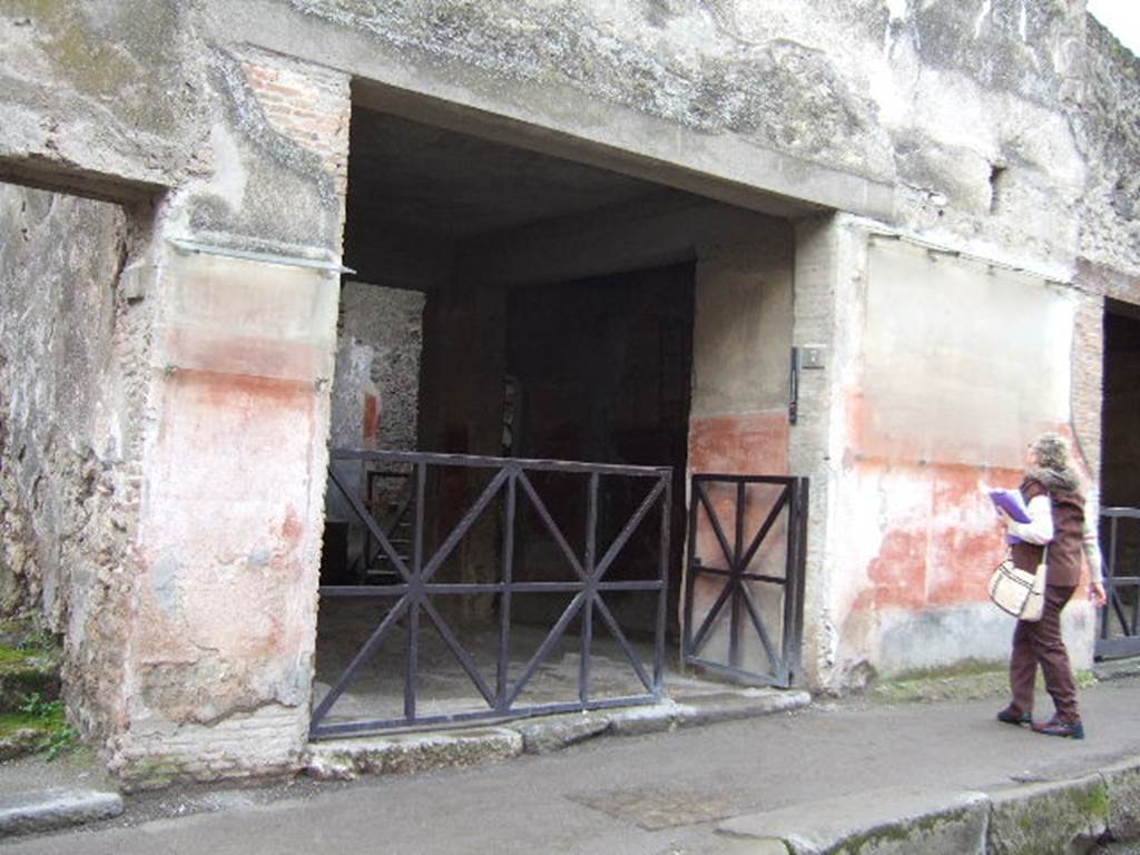 I.6.7 Pompeii. December 2005. Entrance. According to Della Corte: Immediately to the right were the following electoral recommendations:
Fullones universi rog(ant) (CIL IV 7164).
Stephanus rog(at) (CIL IV 7172)
Stephane fac (CIL IV 7174)
Specla (rogat) (CIL IV 7167)
See Della Corte, M., 1965. Case ed Abitanti di Pompei. Napoli: Fausto Fiorentino. (pp. 286-7).