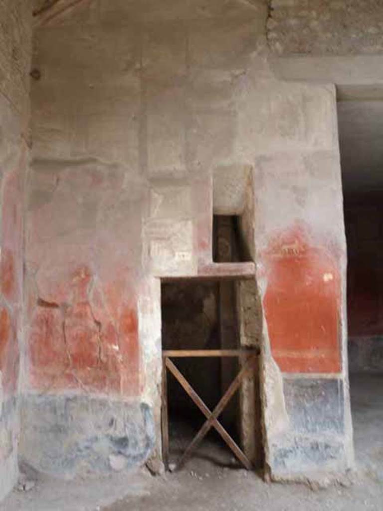 I.6.7 Pompeii. May 2010. Doorway to room in north-east corner of atrium, with a splayed window above. On either side of the doorway are small paintings. On the north side – an antelope, on the south side – a chariot with the attributes of Dionysus being pulled by panthers.
