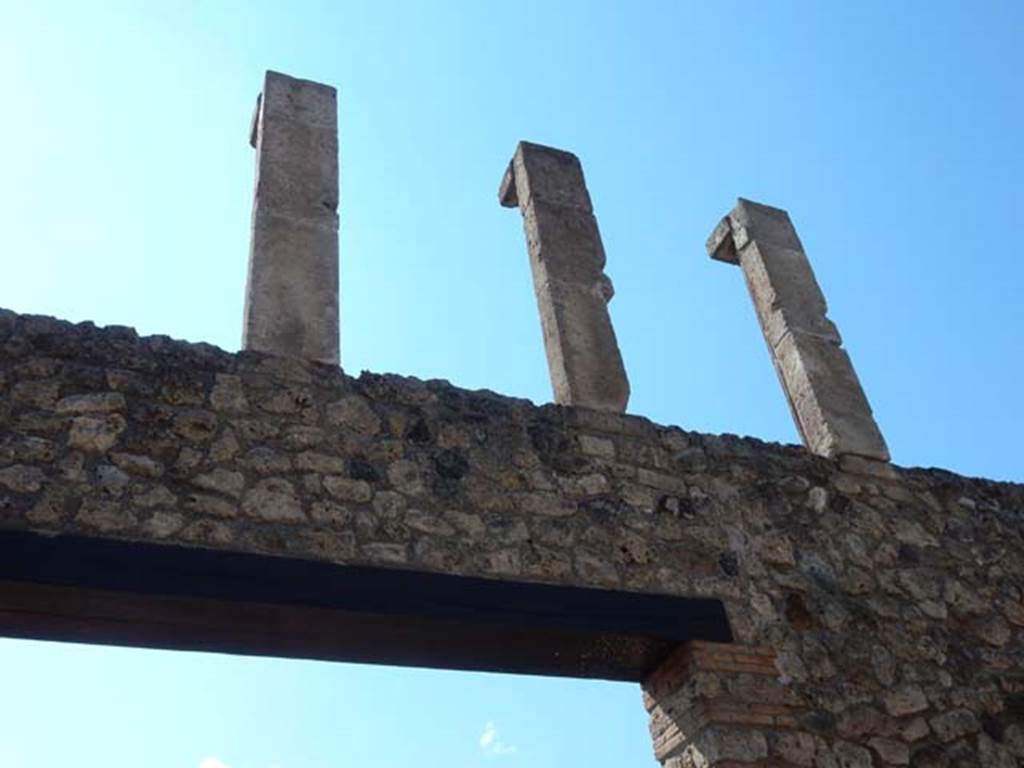 I.6.7 Pompeii. May 2016. South-east corner of tablinum, with remains of upper floor columns. Photo courtesy of Buzz Ferebee.