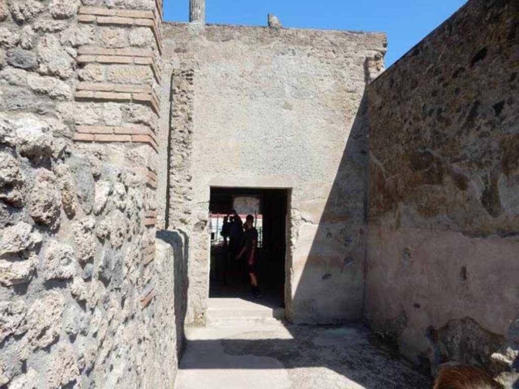 I.6.7 Pompeii. May 2016. Looking towards the north wall of tablinum with doorway to atrium. Photo courtesy of Buzz Ferebee.