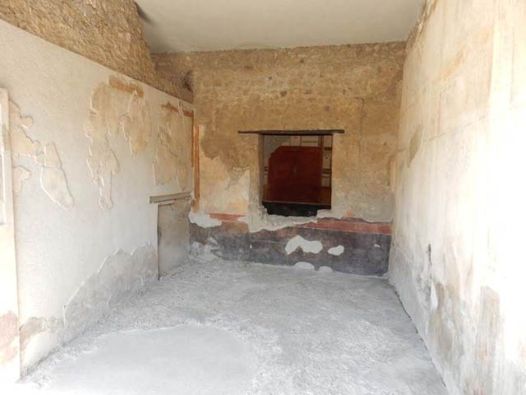 I.6.7 Pompeii. May 2016. Looking north in triclinium in the south-east corner, from the garden area. Photo courtesy of Buzz Ferebee.