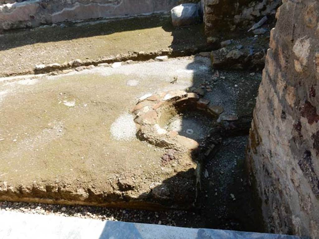 I.6.7 Pompeii. May 2016. Structure from north-east corner of small building on west side of garden. Photo courtesy of Buzz Ferebee.