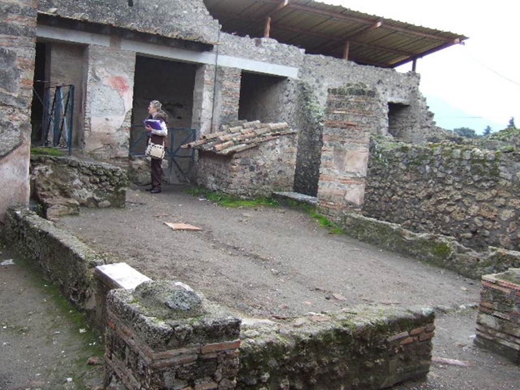I.6.7 Pompeii. December 2005. Small peristyle garden at rear of the house.