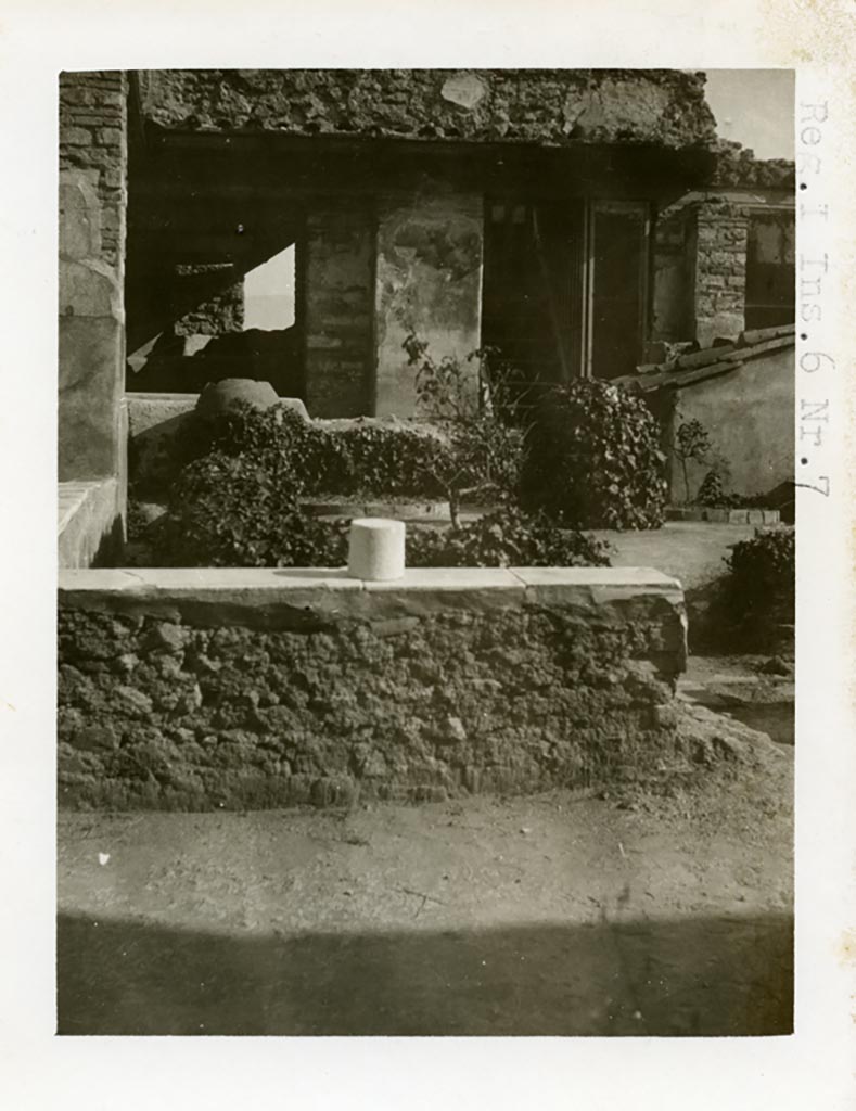 I.6.7 Pompeii. Pre-1937-39. Looking south across garden area.
Photo courtesy of American Academy in Rome, Photographic Archive. Warsher collection no. 1856.