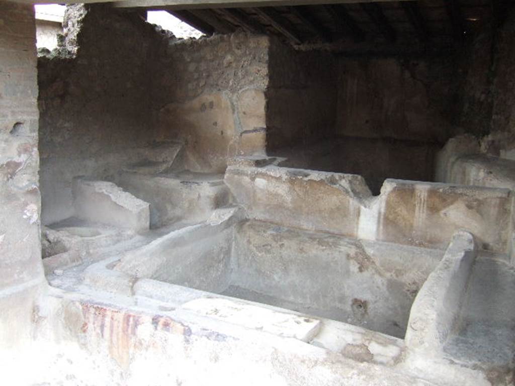 I.6.7 Pompeii. December 2005. Small treading vats on east side of middle vat.