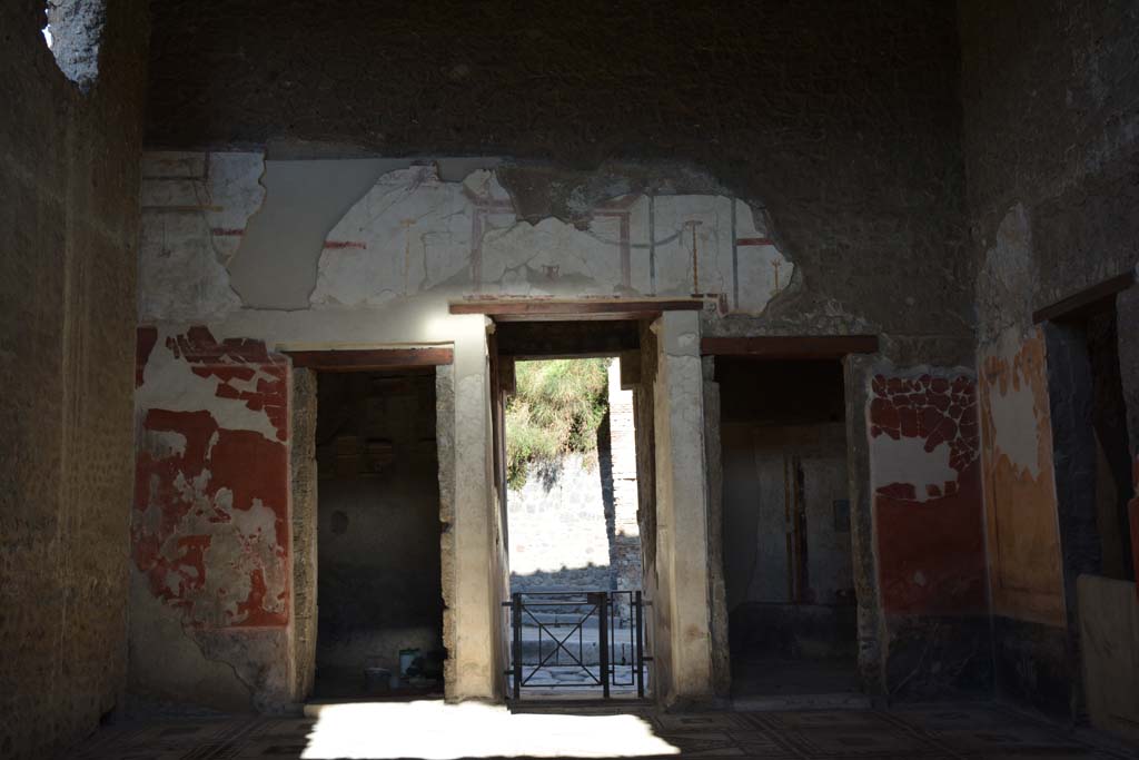 I.7.1 Pompeii. October 2019. Atrium, looking north towards entrance corridor, with a doorway to a cubiculum on either side.
Foto Annette Haug, ERC Grant 681269 DÉCOR.