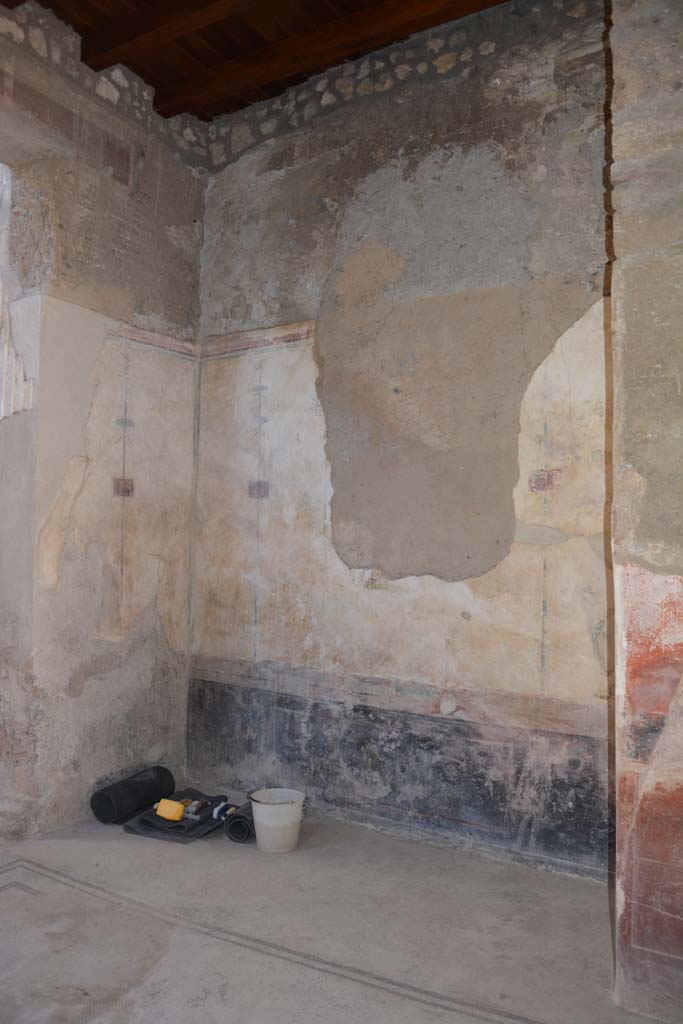 I.7.1 Pompeii. October 2019. Looking north-east to recess in east wall of tablinum.
Foto Annette Haug, ERC Grant 681269 DÉCOR.