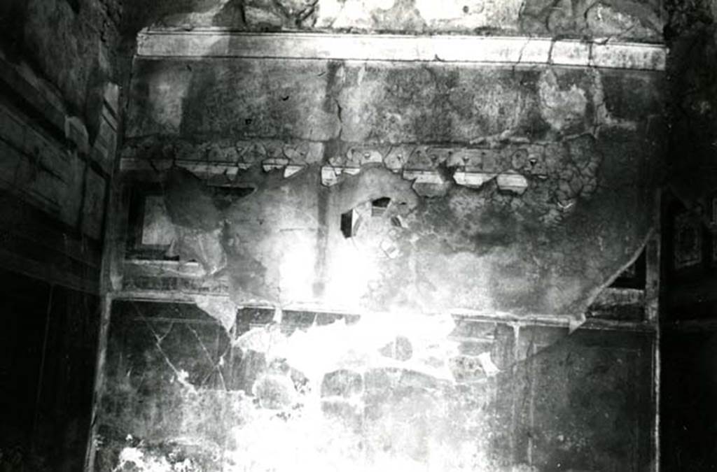 I.7.1 Pompeii. 1972. Domus of P. Paquius Proculus, north wall of oecus. Photo courtesy of Anne Laidlaw.
American Academy in Rome, Photographic Archive. Laidlaw collection _P_72_12_37