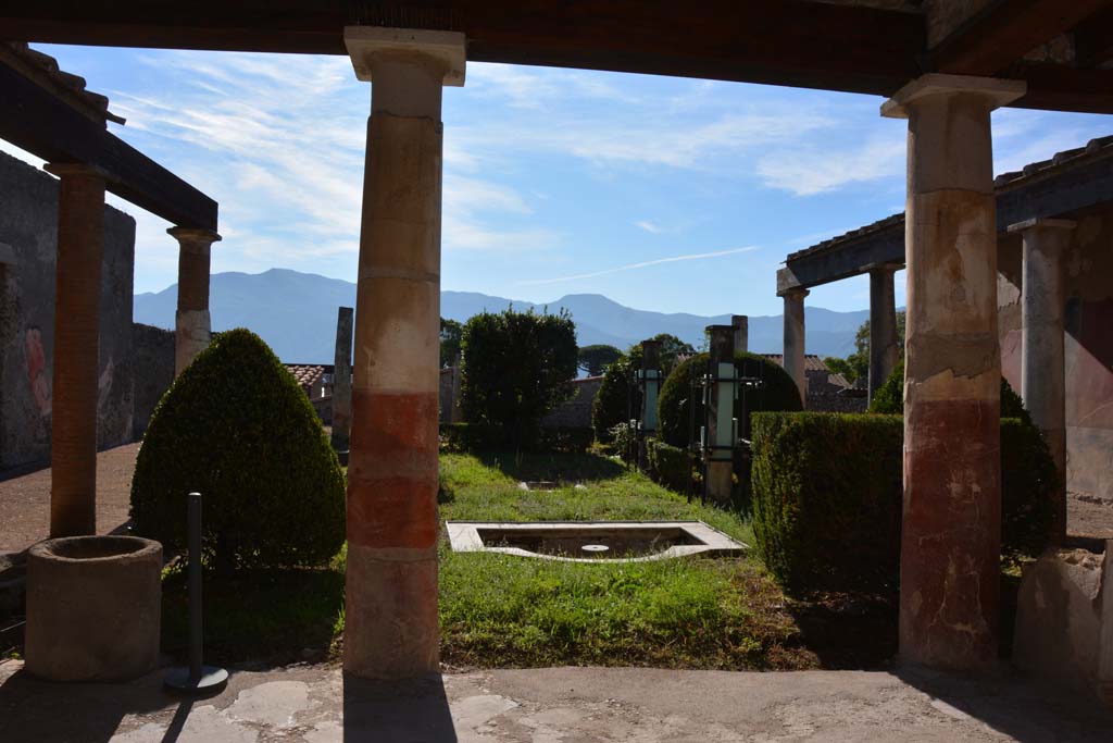 I.7.1 Pompeii. October 2019. Looking south across peristyle from north portico.
Foto Annette Haug, ERC Grant 681269 DÉCOR.