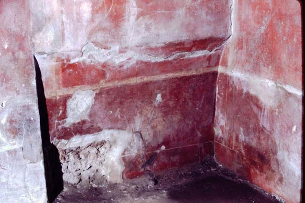 I.7.1 Pompeii. 1968. Bed recess in north wall at east end of triclinium on north side of peristyle. Photo by Stanley A. Jashemski.
Source: The Wilhelmina and Stanley A. Jashemski archive in the University of Maryland Library, Special Collections (See collection page) and made available under the Creative Commons Attribution-Non-Commercial License v.4. See Licence and use details.
J68f0441