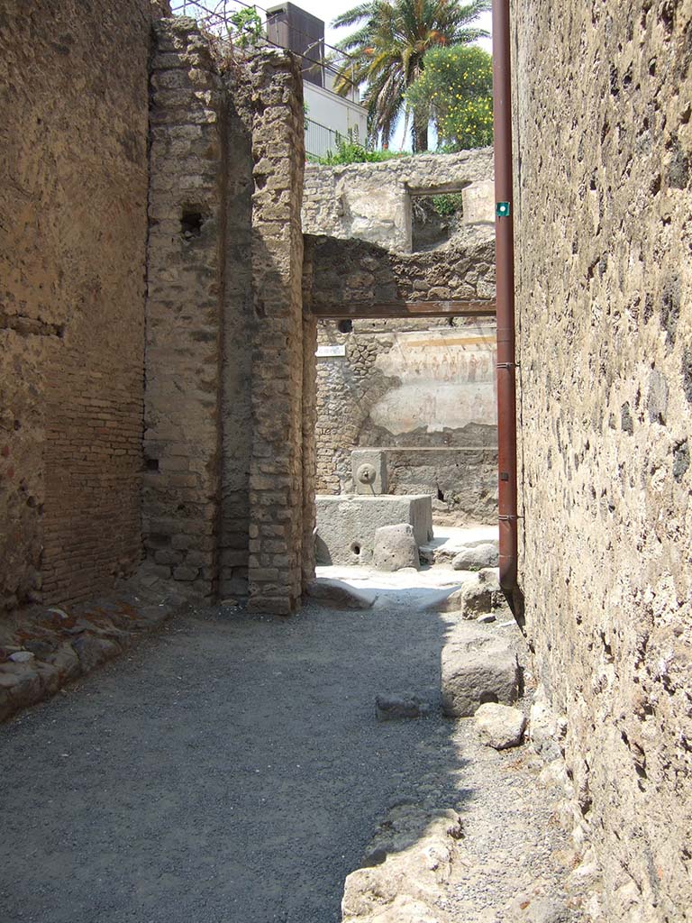 I.6, Pompeii, on left. May 2006. Roadway looking north to Shrine of Twelve Gods. I.7.1, on right.