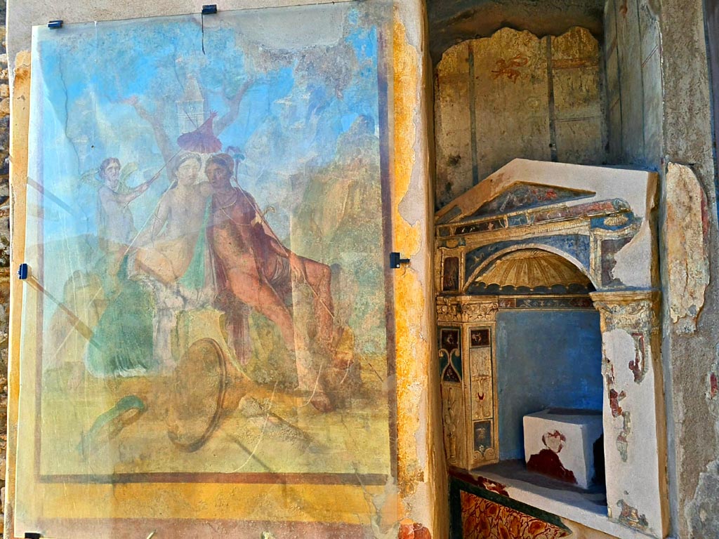 I.7.12 Pompeii. March 2024.
West wall of north portico, with painting of Mars and Venus, and arched niche. Photo courtesy of Giuseppe Ciaramella.