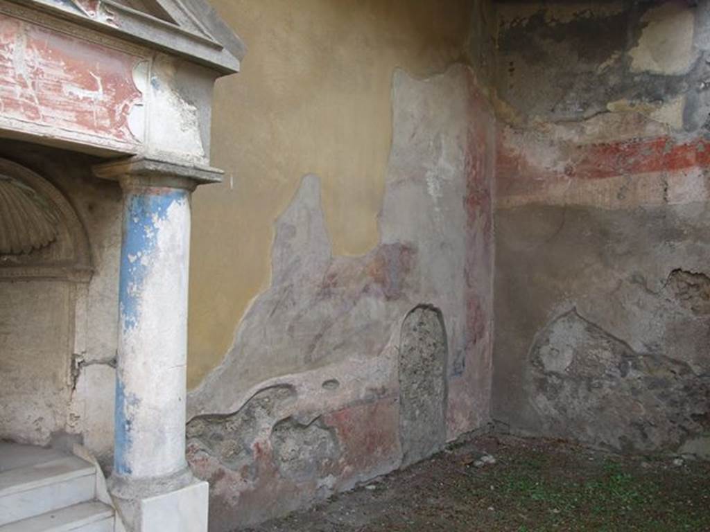 I.7.12 Pompeii. December 2006.
South-west corner of garden with wall painting of animal scene, on west side of nymphaeum.
On the south wall, below the feet of the lion, the location of a tunnel can be seen (now blocked), dug by the ancient searchers.