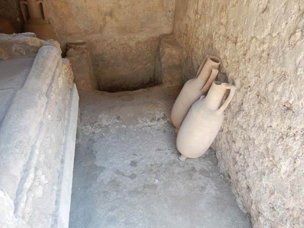 I.7.12 Pompeii. May 2017. Floor of kitchen. Photo courtesy of Buzz Ferebee.