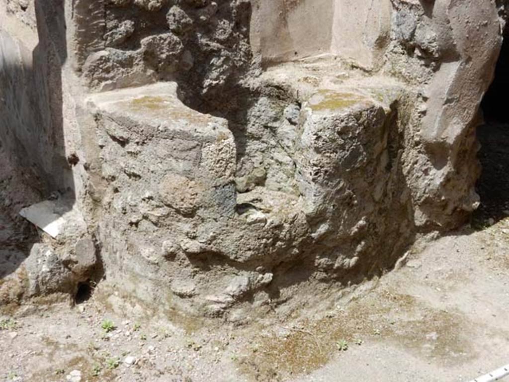 I.7.19 Pompeii. May 2017. Detail of structure in north-east corner, boiler or hearth?
Photo courtesy of Buzz Ferebee.