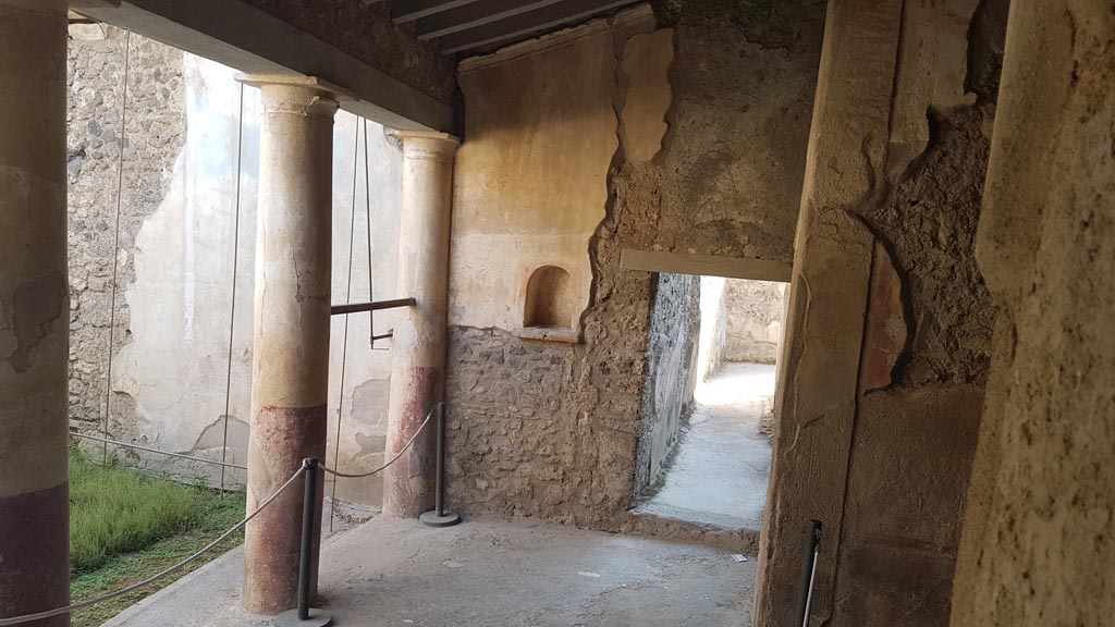 I.7.19 Pompeii. August 2023.
Looking towards west wall of garden area with niche and doorway to corridor. Photo courtesy of Maribel Velasco.