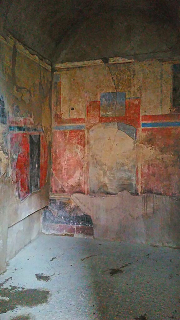 I.7.19 Pompeii. 2017/2018/2019.
North-east corner and east wall of cubiculum. Photo courtesy of Giuseppe Ciaramella.