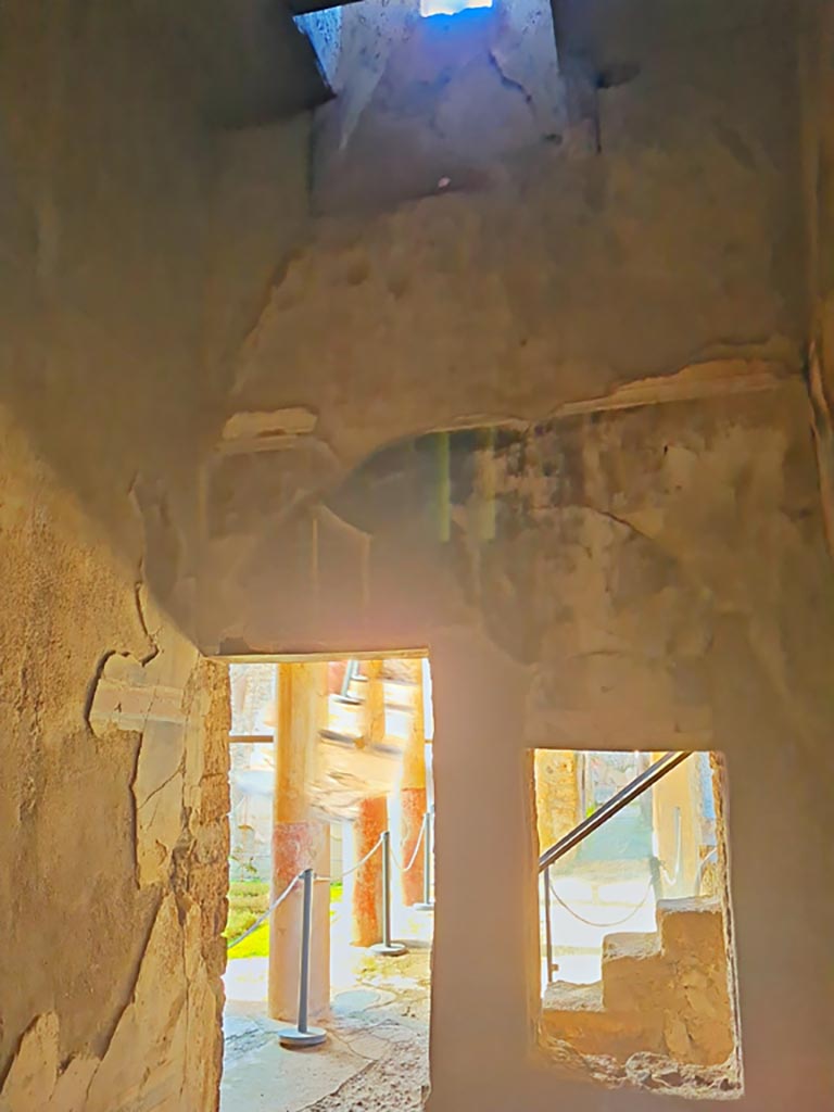 I.7.19 Pompeii. March 2024.
West end of south wall, on left, and west wall with window and doorway to pseudoperistyle.
Photo courtesy of Giuseppe Ciaramella.