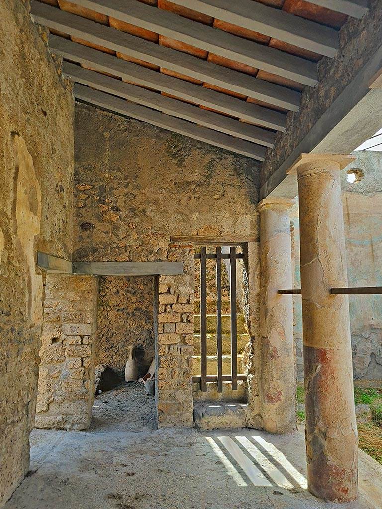 I.7.19 Pompeii. Pompeii. September 2024.
Small room and steps in south-east corner of garden area. Photo courtesy of Giuseppe Ciaramella.