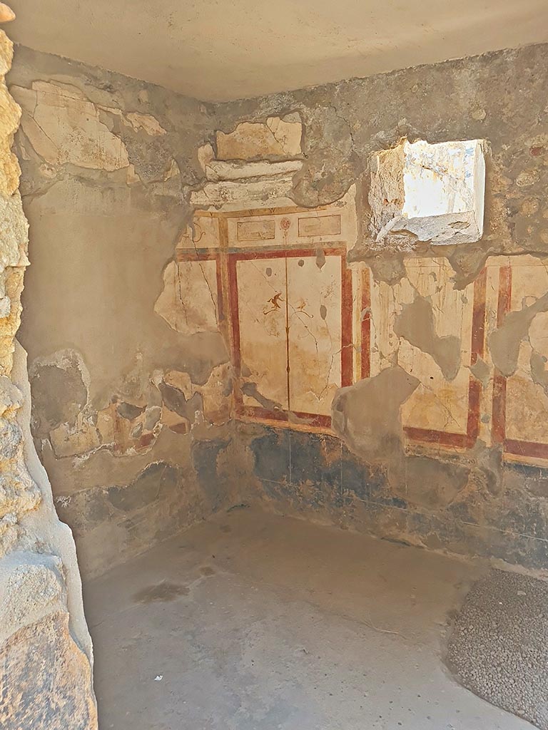 I.7.19 Pompeii. September 2024.
Looking towards south-west corner and west wall of cubiculum. Photo courtesy of Giuseppe Ciaramella.