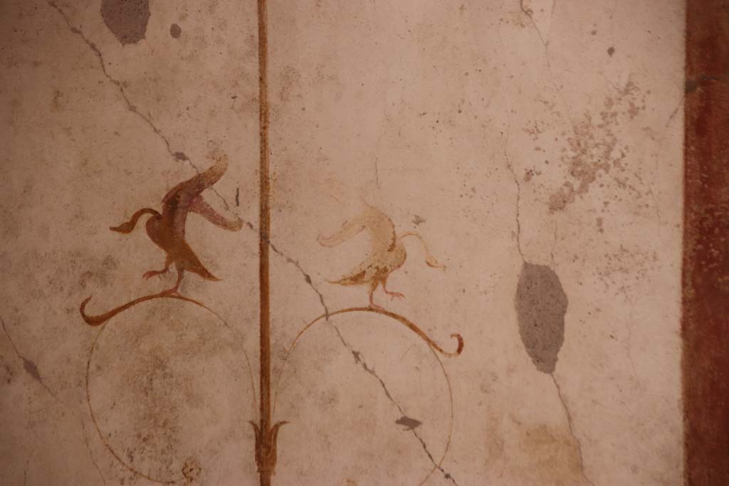 I.7.19 Pompeii. September 2021.
Detail of painted decoration from south end of west wall of cubiculum. Photo courtesy of Klaus Heese.