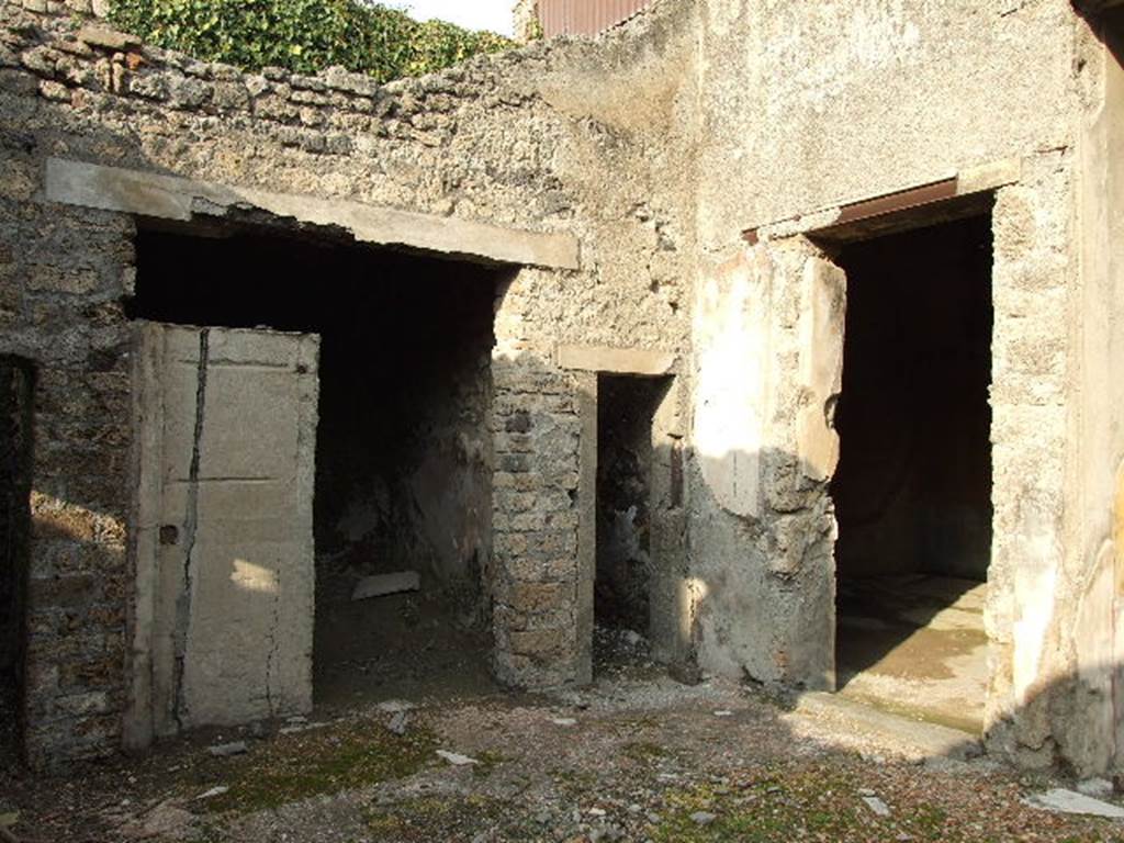 I.7.19 Pompeii. December 2006. Doorways to rooms in north-east corner of atrium. The doorway to the triclinium is on the right.