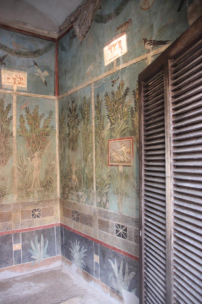 I.9.5 Pompeii. October 2024.
Room 5, looking towards south-east corner of cubiculum. Photo courtesy of Klaus Heese.