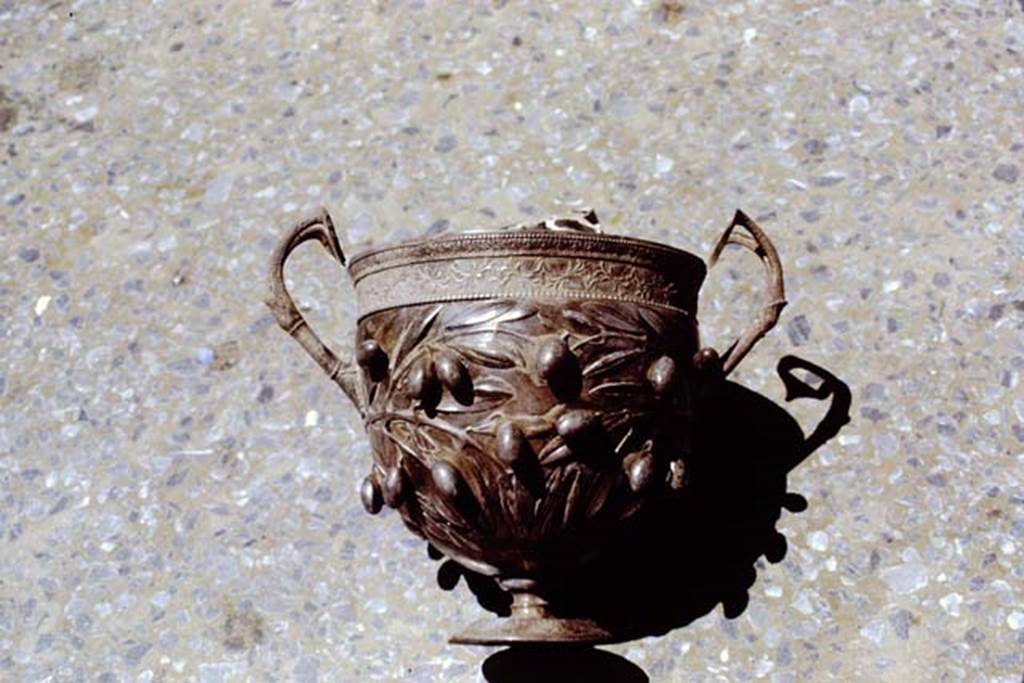 I.10.4 Pompeii. 1971. Silver cup decorated with olives. Photo by Stanley A. Jashemski.
Source: The Wilhelmina and Stanley A. Jashemski archive in the University of Maryland Library, Special Collections (See collection page) and made available under the Creative Commons Attribution-Non Commercial License v.4. See Licence and use details. J71f0268