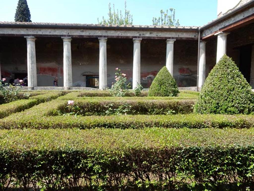 I.10.4 Pompeii. May 2015. Looking west across peristyle area, from near room 15.
Photo courtesy of Buzz Ferebee.